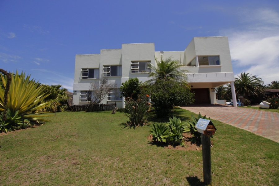 5 Bedroom Property for Sale in Wavecrest Eastern Cape